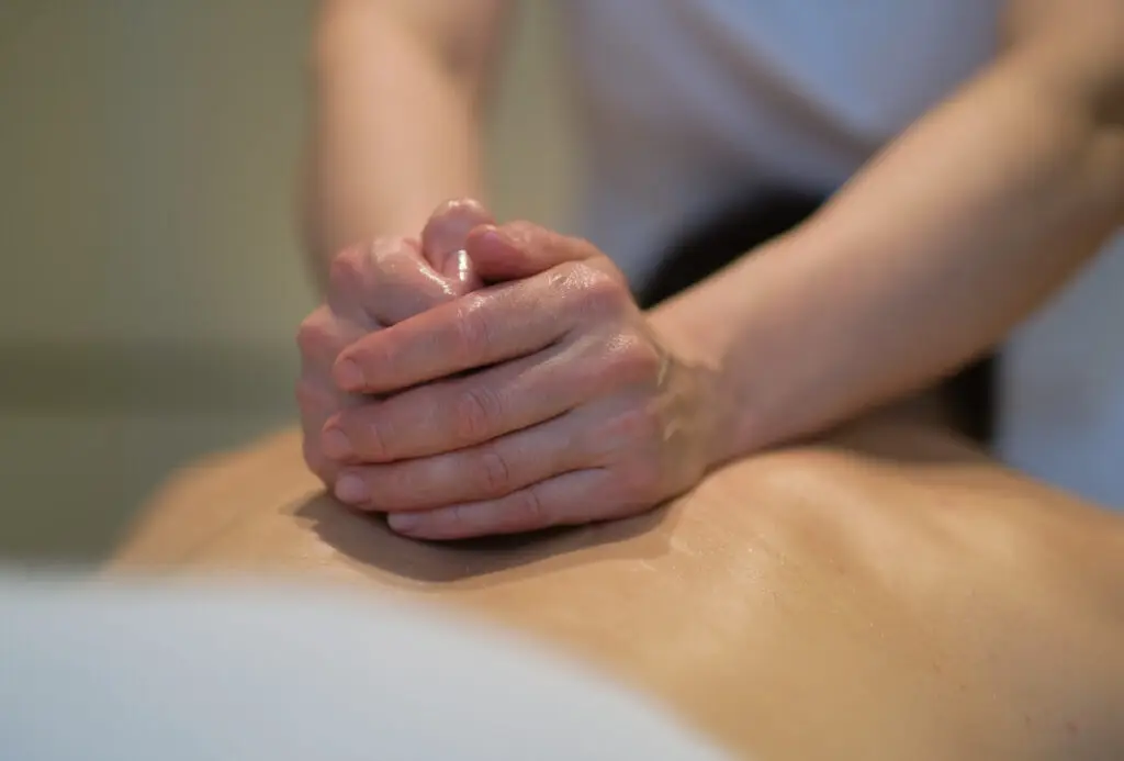 hand-massage-schulter